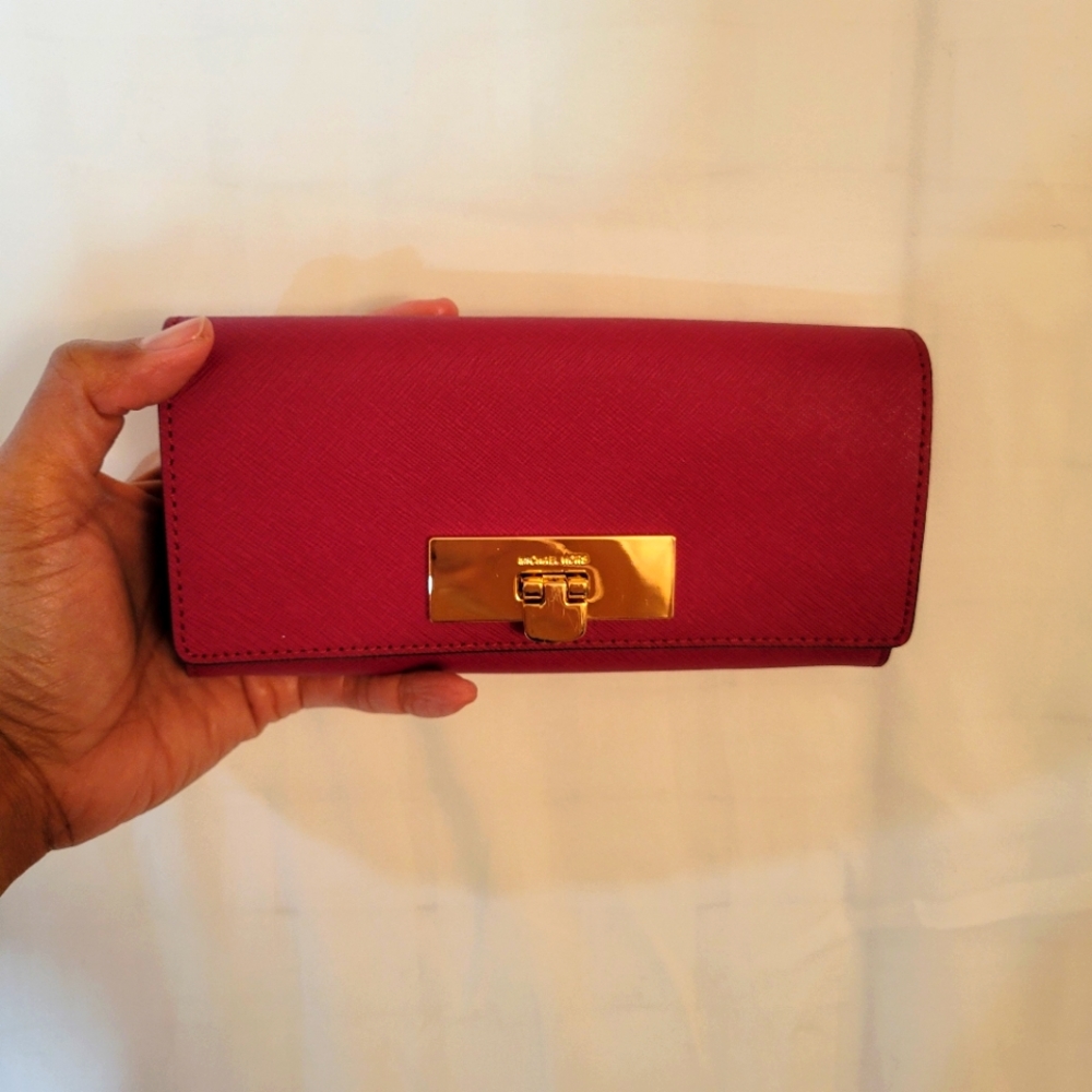 MICHAEL Michael Kors NWT XL Callie Carryall cherry red wallet.